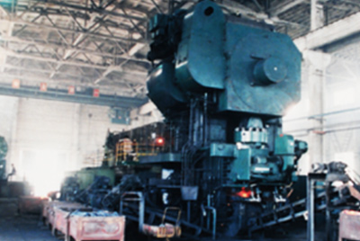 3月24日，，天下第一台德国奥姆卡4000吨热模锻生产线在千亿国际总厂热模锻车间装置调试。。