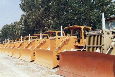 产品整装待发。。自1984年对销售实验了承包责任制，，调动了职工的起劲性，，增强了责任感，，从而改变了已往等、靠、要的被动时势。。