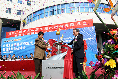 千亿国际工程机械研究院本部设在山东济宁